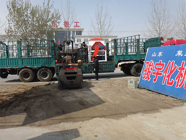 臥式（shì）砂磨機發往聊城客戶